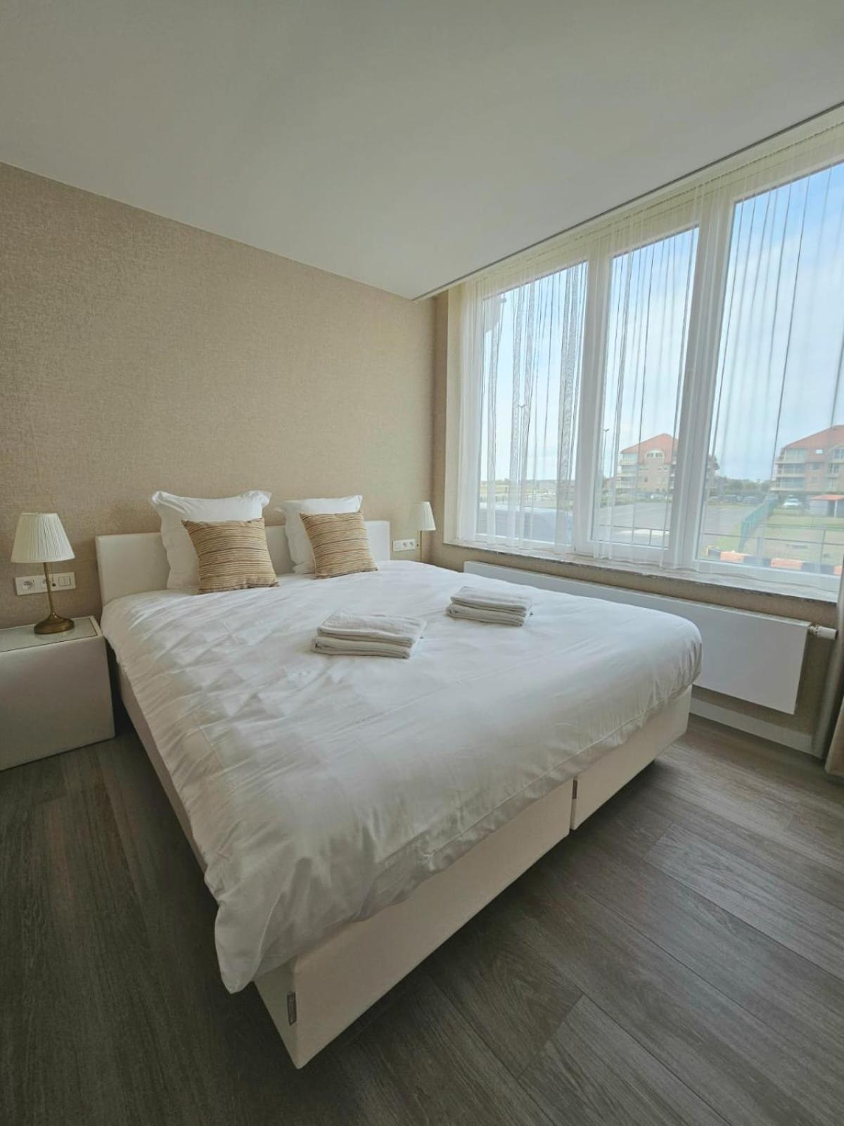 Hotel Acropolis Middelkerke Esterno foto